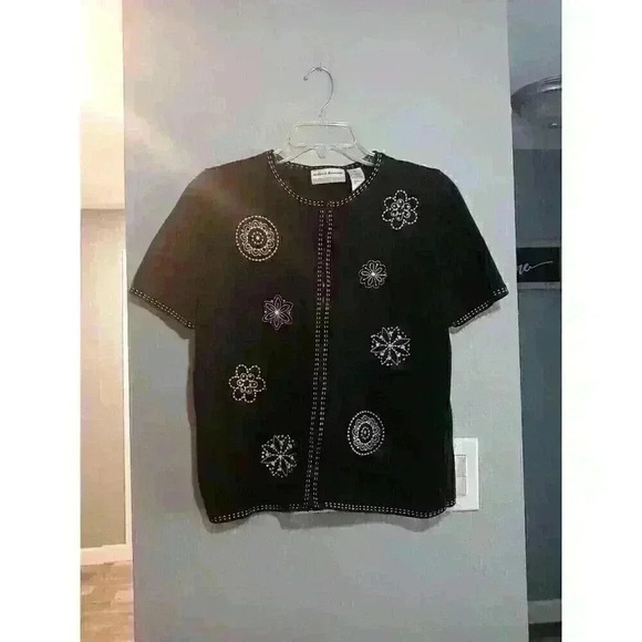 Alfred Dunner Black Floral Embellished Short Sleeve Full ZipUp Sweater Sz PLarge - Picture 1 of 5